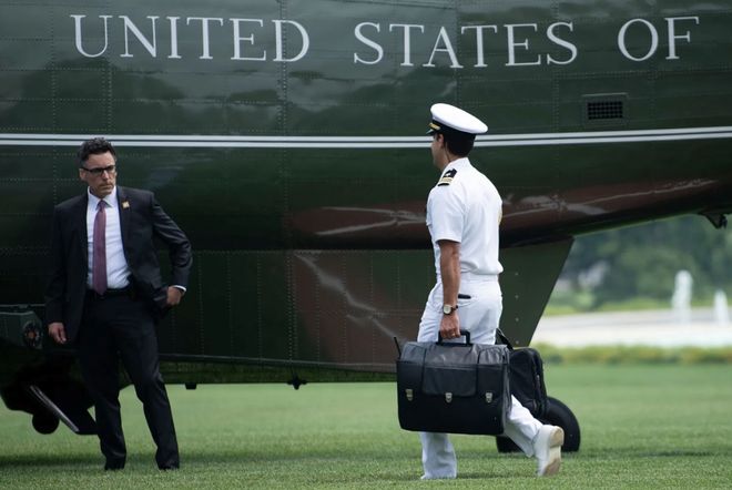 都需要一个总统「同款」手提箱只需6万8PG麻将胡了免费试玩模拟器每个CEO(图5)